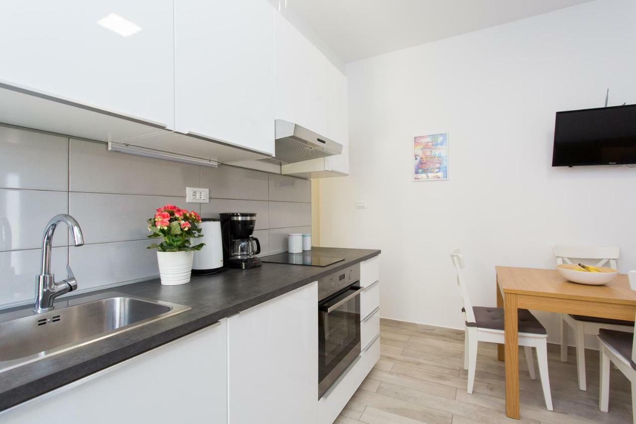 מאקרסקה Apartments Pinery מראה חיצוני תמונה